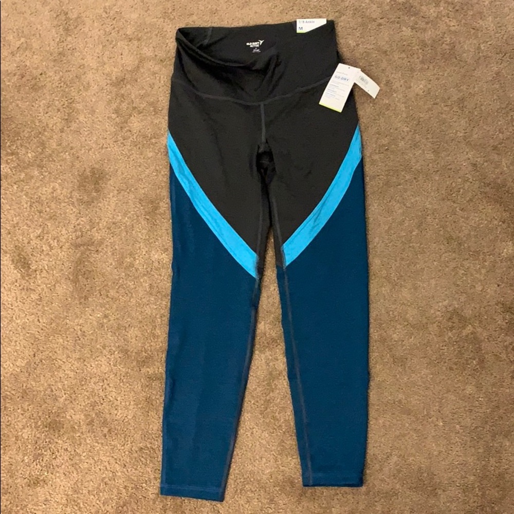NWT Old Navy women’s 7/8 ankle leggings